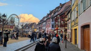 שוק חג המולד בקולמר בעיר העתיקה Colmar כריסמס אלזס